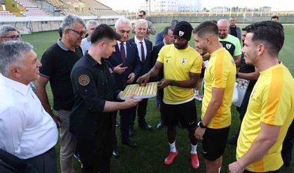 Vali Çakır, Muşspor’un antrenmanını izledi ve takıma destek çağrısı yaptı