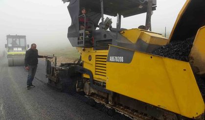 Bayburt’u Uzungöl’e bağlayacak yola asfalt seriliyor