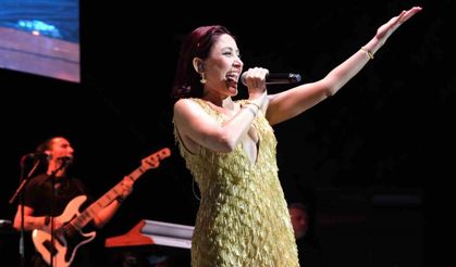 Büyükçekmece’de Melek Mosso konserine yoğun ilgi