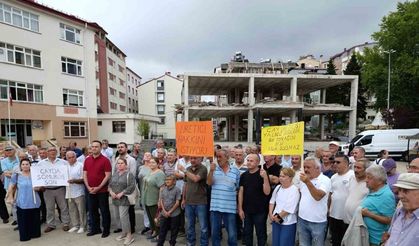 Eynesil’de çay üreticilerinden tepki: "ÇAYKUR üreticiyi özel sektörün insafına bıraktı"