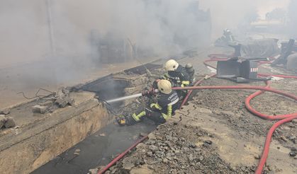 AVM'de çıkan yangın kontrol altına alındı