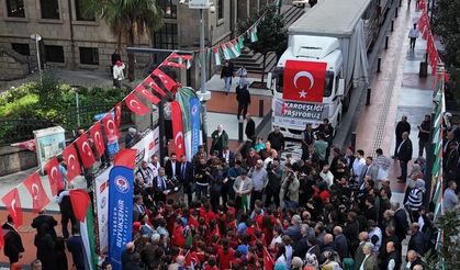 Kardeşlik Tırları Trabzon'dan Gazze'ye uğurlandı