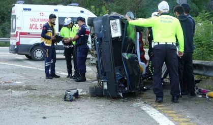 Otomobil takla attı: 2 genç kız yaralandı