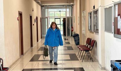 Annesi için bekledi, üniversite hayalini 53 yaşında gerçekleştirdi