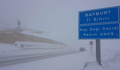Bayburt’un yüksek kesimlerine kar yağdı