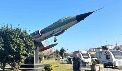 Dünya havacılık tarihine geçen Selçuk Bayraktar’a Sürmeneli hemşehrisinden şarkılı destek