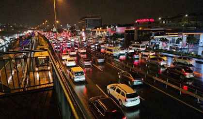İstanbul'da yağışın da etkisiyle trafik durma noktasına geldi