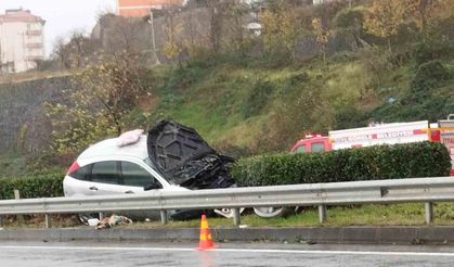 Trafik kazası: Otomobil alev aldı