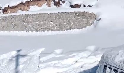 Çaykara'da 4 mahalle yolu kardan kapandı