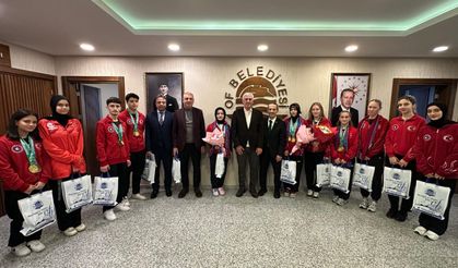 Dünya şampiyonları Of Belediyesi'nde