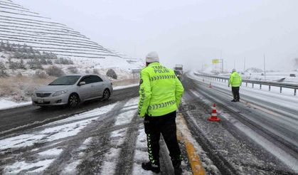 Meteoroloji'den Erzincan, Erzurum ve Bayburt için kuvvetli kar ve fırtına uyarısı