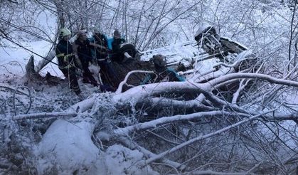 Otomobil fındık bahçesine yuvarlandı: 6 Yaralı