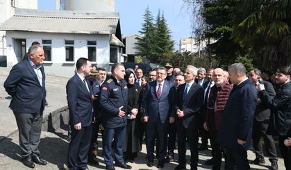 Bakan Uraloğlu ve Başkan Genç'ten yanan fabrikaya ziyaret