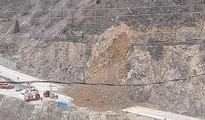 Gümüşhane-Giresun karayolunda heyelan