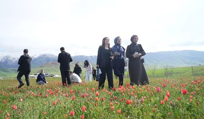 Trabzonlu akademisyenler Muş'ta lalelerle buluştu