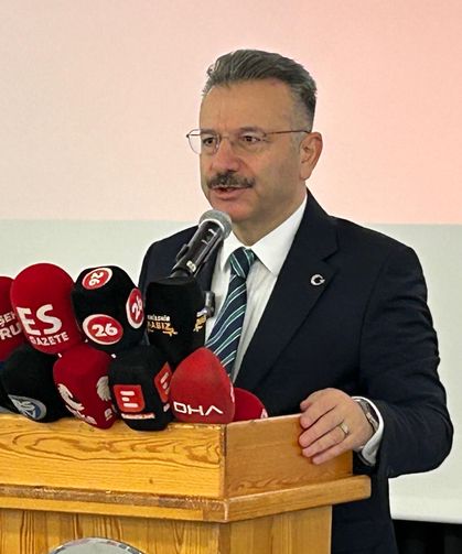 Trabzonlu Vali Aksoy, basın mensuplarıyla vedalaştı