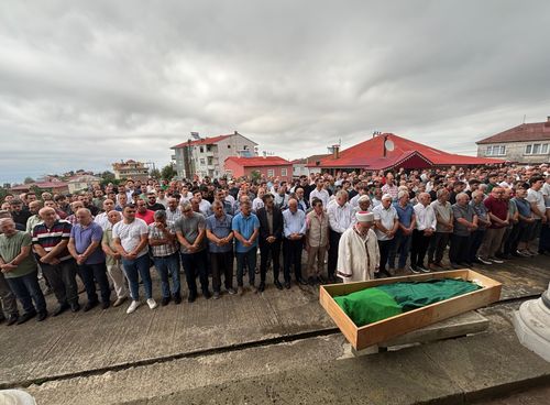 Boşanma aşamasındaki eşi tarafından öldürülen Sinem Topaloğlu son yolculuğuna uğurlandı