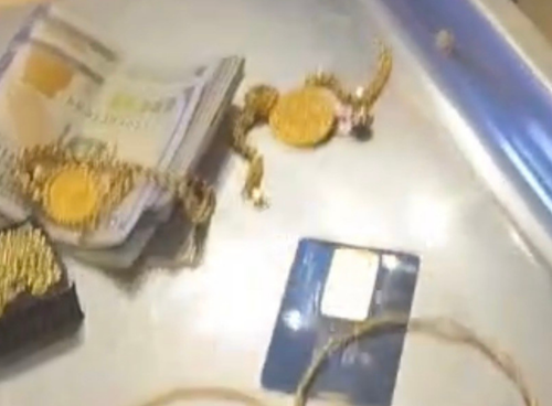 Araklı'da duyarlı davranış: Altın ve para dolu çanta sahibine teslim edildi