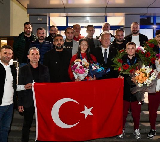 Trabzon'un şampiyonlarına görkemli karşılama