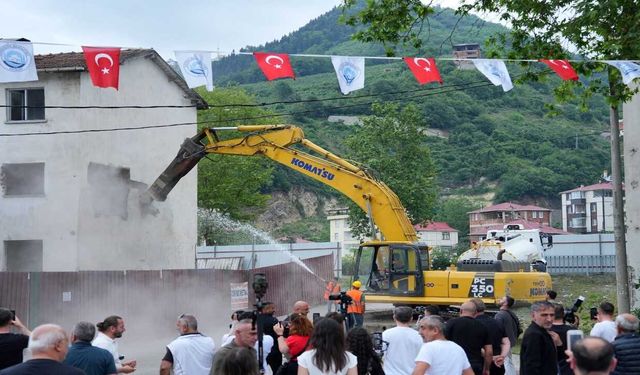 Çağlayan’da Riskli Yapılar Yıkılıyor