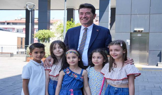 Başkan Kaya çocukların karne sevincine ortak oldu