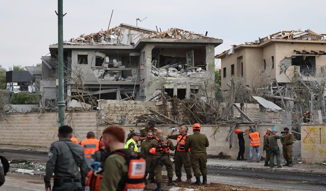 İran, ABD saldırısı sonrası İsrail’in 10 noktasını füzelerle hedef aldı: 16 yaralı