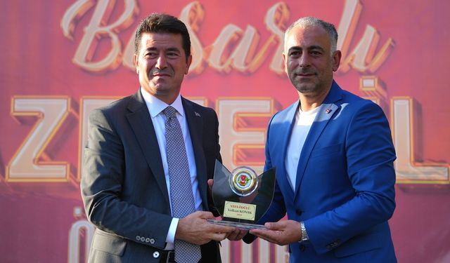 Başkan Kaya:Volkan Konak Vefa Ödülünü verdi