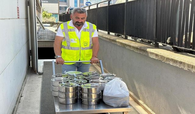 Ortahisar Belediyesi ihtiyaç sahiplerinin evlerine sıcak yemek hizmetini başlattı