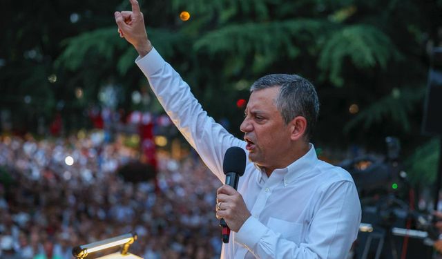 Özel’in AK Partili Trabzonluları "beceriksizlikle" itham etmesi tepkiyle karşılandı
