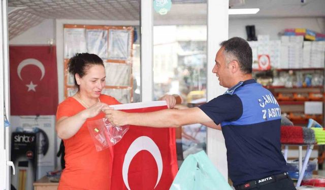 Canik kırmızı-beyaz: Caddeler Türk bayraklarıyla donatıldı