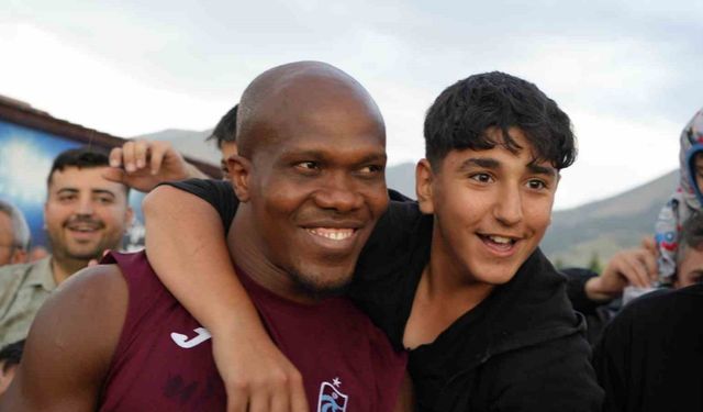 Erzurum’daki üçüncü taraftar buluşmasında Trabzonspor’a yine sevgi seli