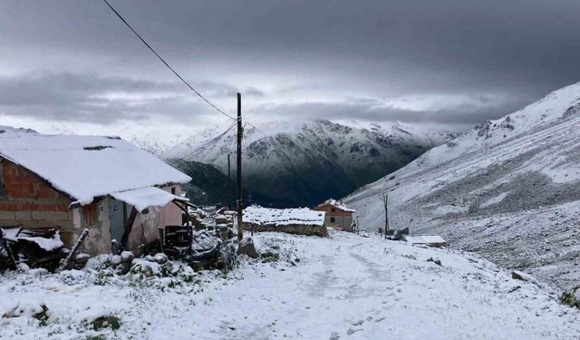 Kaçkar Dağları’ndan turistlere ‘Beyaz sürpriz’