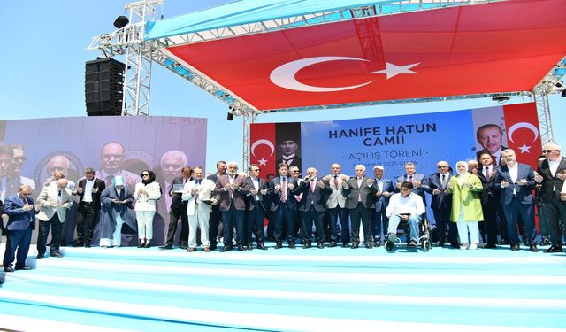 Doğu Karadeniz’in en büyük camisi Hanife Hatun Camii ibadete açıldı