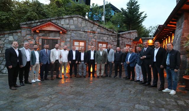 AK Parti Trabzon'da İlçe Başkanları Toplantısı Araklı'da Gerçekleşti