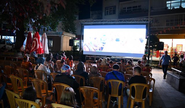 Trabzon’da yazlık sinema günleri yoğun ilgi görüyor.