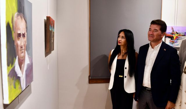 Başkan Kaya,'Zaferin Tuvaldeki Renkleri'resim sergisinin açılışına katıldı