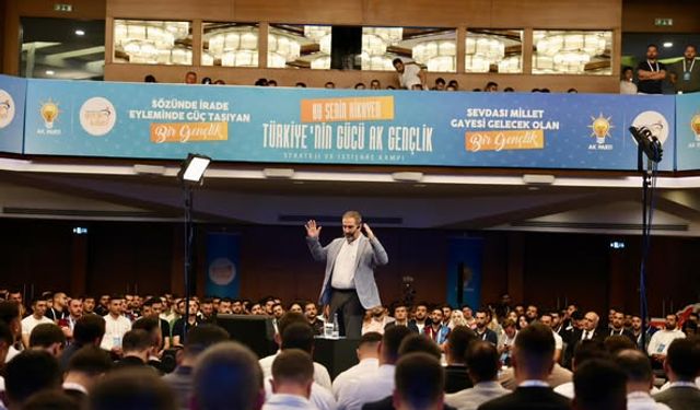 Mustafa Şen, AK Parti Gençlik Kolları kampında gençlerle buluştu