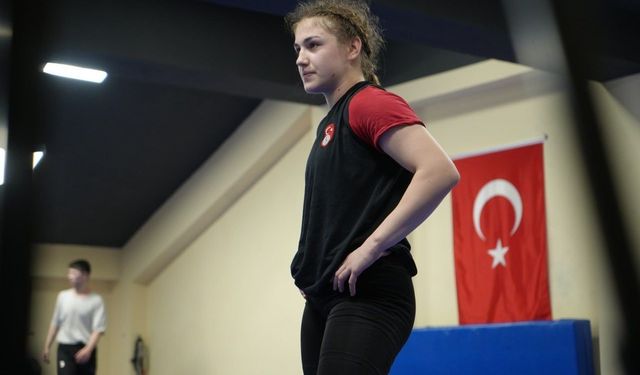 Bayburtlu milli güreşçi Akkuş dünya üçüncüsü oldu