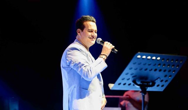 Çekmeköy’de 30 Ağustos coşkusu Hakan Peker konseriyle taçlandı