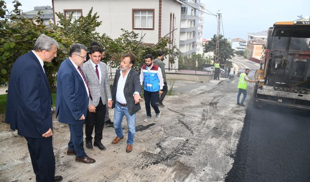 Başkan Genç, Ortahisar’da devam eden asfaltlama çalışmalarını yerinde inceledi