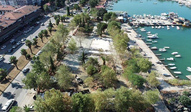 Akçaabat Sahil Parkı’nda ikinci etap çalışmaları devam ediyor