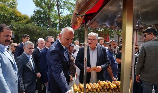 Bakan Ersoy, Ayasofya-i Kebir Camii Şerifi’ndeki restorasyon sürecini anlattı