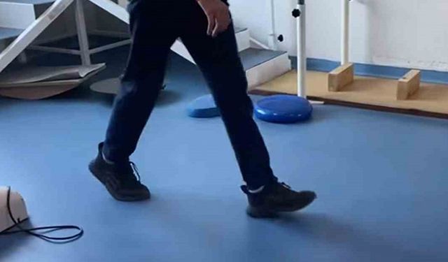 Bayburt’ta 7 yıldır parmak ucunda yürüyen çocuk özel tedavi programıyla normal yürüyüşüne kavuştu