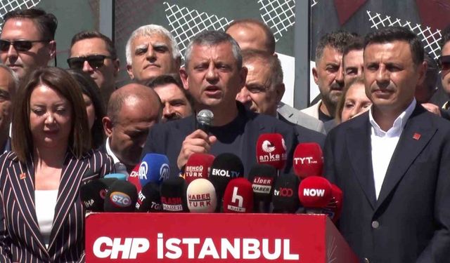 CHP Genel Başkanı Özel, partisinin İstanbul İl Başkanlığını ziyaret etti