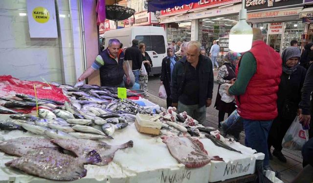 Karadeniz’deki hava şartları balık tezgahlarını vurdu