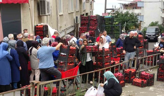 Market açılışında izdiham