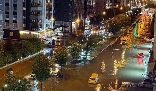 Samsun’da sağanak yağış: Atakum’da ev ve iş yerlerini su bastı