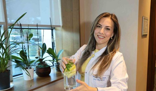 Su ihtiyacını asitli içeceklerden karşılamak sindirim sorunlarına yol açıyor