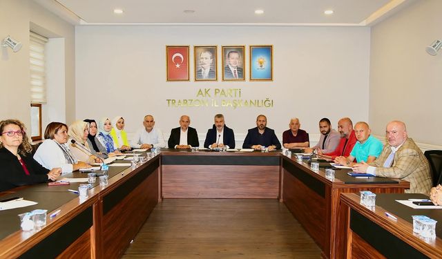 AK Parti Trabzon İl Yönetiminden 400 yetim çocuğa eğitim desteği