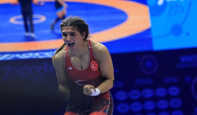 Milli güreşçi Esrin Baş, dünya ikincisi